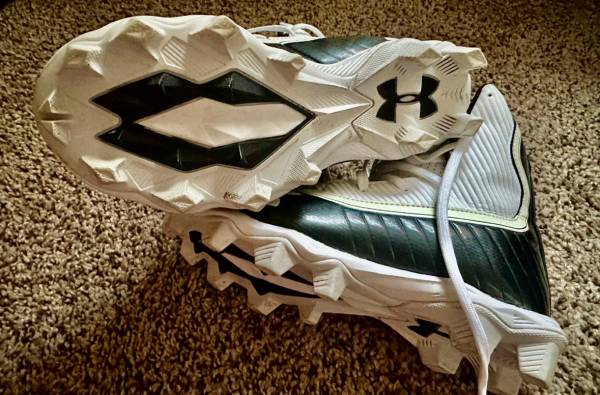 Under Armour Youth Highlight RM JR. Football Cleat-Size 3.5 - $20 (Modesto)63470292826113122