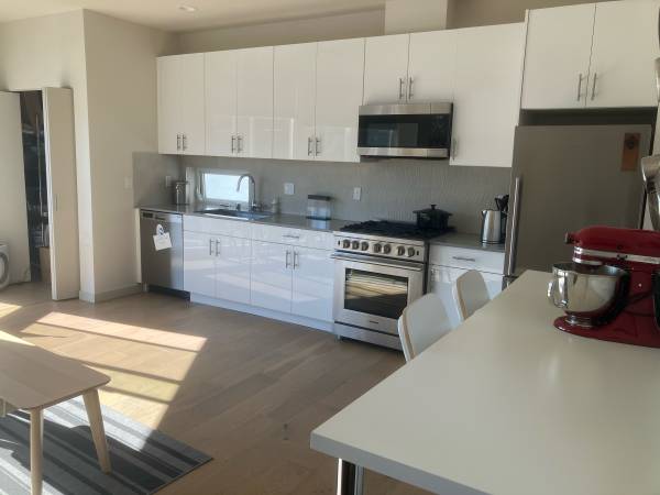 $1,750 / 2br - 172ft2 - Shared Fremont townhouse with spacious, light-filled bedroom (Seattle)63814860434691123