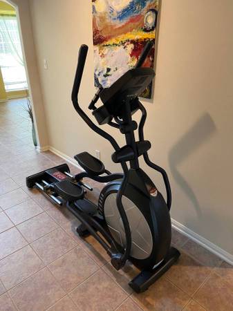 Sole E55 Elliptical Trainer Machine - Excellent Condition 1