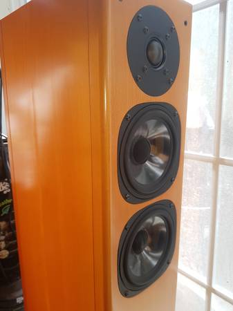 New in box Vienna Acoustics Mozart loudspeaker Made in Austria 1