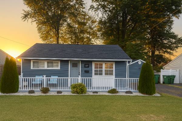 $3300.00 / 3br - 1100ft2 - Fully Renovated 3-Bedroom Home in Edison, NJ - Available 10/1 - $330063762848177025120
