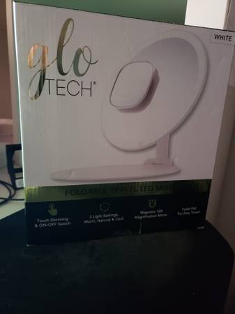 New Glotech Foldable Travel LED Mirror 1