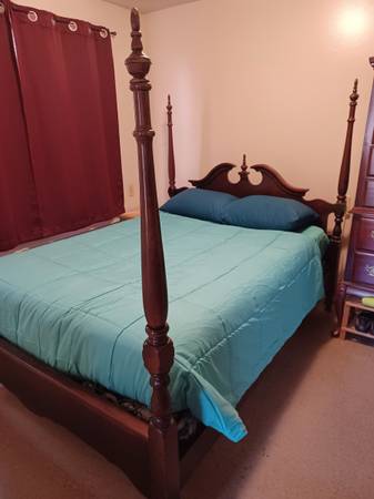 Poster Bed and Bureau 1