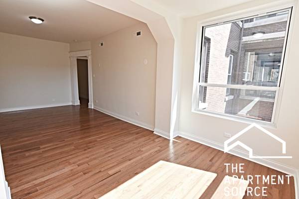 $3,750 / 3br - ✨ Charming 2BR / 2BA in Pet-Friendly East Lakeview – Sun-Filled & Mode (Lakeview East)63898860587522121