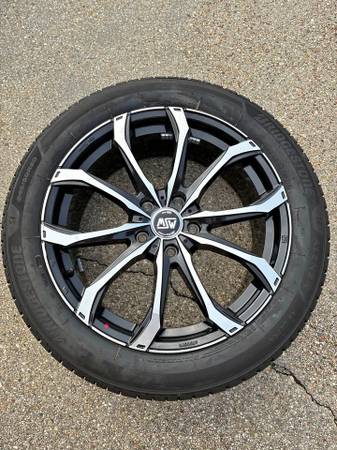 NEW 245/50/20" BRIDGESTONE ULTRA TIRE AND RIM / $250 1