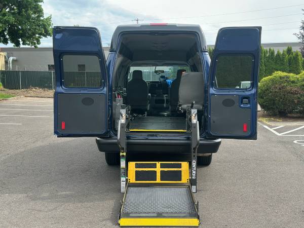 Furgoneta para silla de ruedas Ford Econoline E350 2012 - 1 DUEÑO / SOLO 84 000 MILLAS - 24 991 USD (Furgonetas para silla de ruedas Hillsboro)63441451412483122