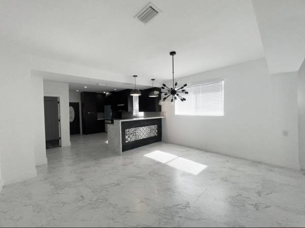 $1,200 / 3br - Welcome to this beautiful 3 bedroom 2 bathroom home for rent! (Miami, FL)63769617173763122