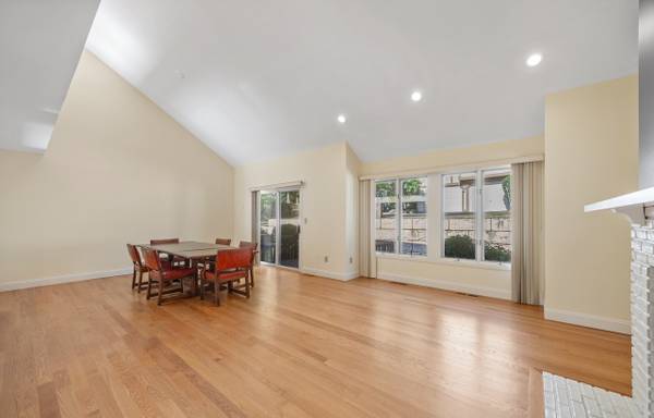 $2,450 / 1br - 1668ft2 - bright and very open living room/dining64010164938243124