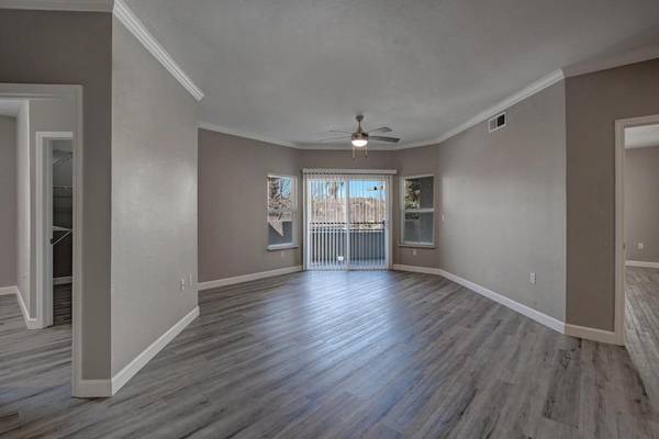 $2,480 / 2br - 1136ft2 - Ceiling Fan, Walk-in Closets, Free Weights, Wi-Fi Lounge with Printer (Pocket-Greenhaven Sacramento)64043666637571124