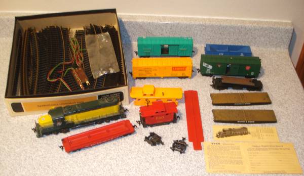 Vintage Train Set Display Tyco Northwestern Cars Track 1