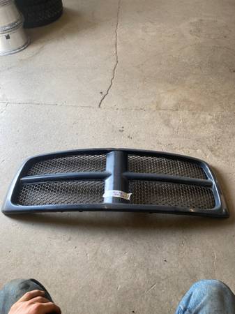 2003 Dodge ram 1500 grill 1