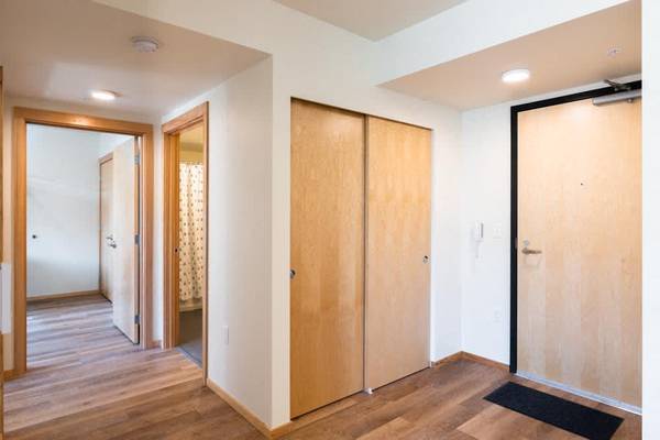 $1,425 / 1br - 496ft2 - Intercom-Controlled Access, Wood Inspired Flooring Throughout (University District)63688462508161124