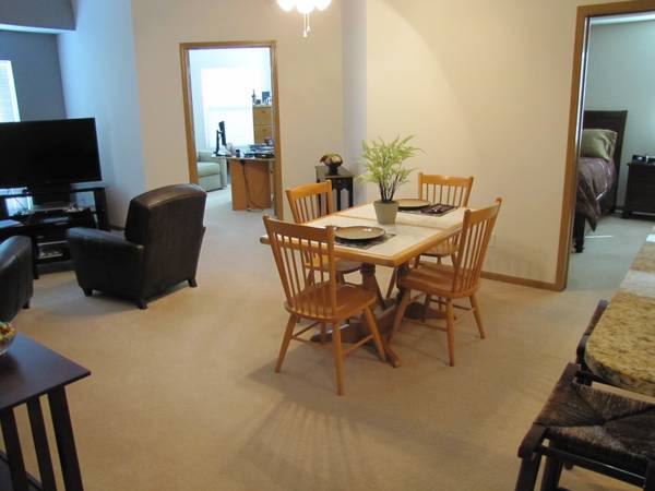 $1,654 / 1br - 894ft2 - Window Coverings, Carpet, Family Room (7260 Guider Drive, Woodbury, MN)64048422123522123