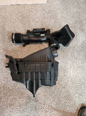 JEEP Deluxe T-Tops Case.Stock Airbox and Filter for 2021 Jeep+other yr - $50 (East Wenatchee)63441524266627123