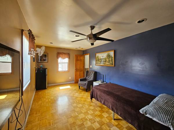 $280 / 220ft2 - Large furnished room for rent (Hempstead)63854481882883123
