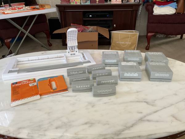 Fiskars Border Punch System 1