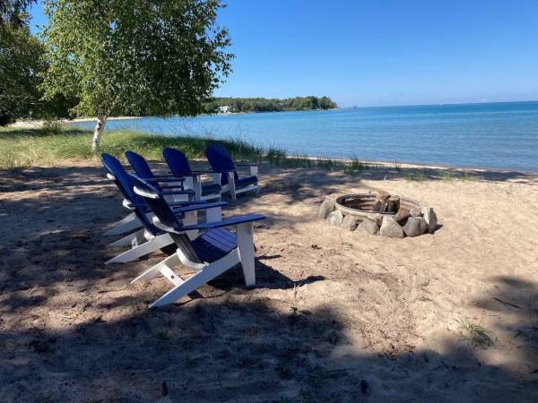 $400 / 6br - !!!6 Bedrooms, 7 Bathrooms, Sleeps 21.!! (12569 Pa Be Shan Ln, Charlevoix, MI 49720, USA)64037724090627121