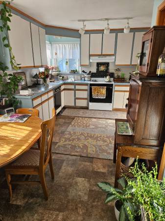 $1,250 / 2br - TWO BEDROOM 1 BATH AVAILABLE NOVEMBER 1 (Endicott)64035575778563121