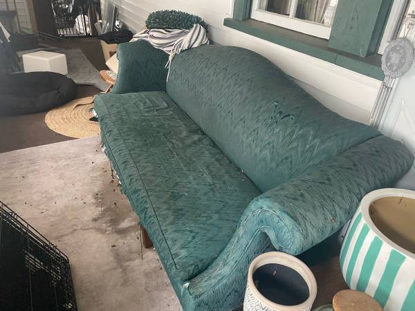 Dumpy couch 1