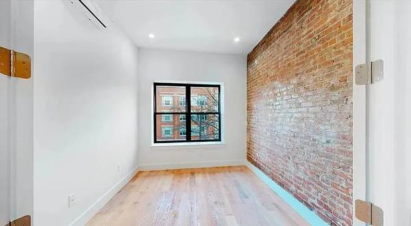 $2,800 / 2br - 800ft2 - AMAZING OFFER!SUNNY 2 BED!IN UNIT LAUNDRY!RENOVATED,CLOSET SPACE! (Flatbush)63816602534017123