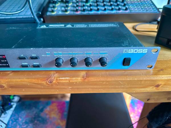 Vintage 1994 Boss RV-70 Procesador de Reverb Estéreo y Delay fabricado en Japón. - $100 (Wasilla / Anchorage)63470286300033123