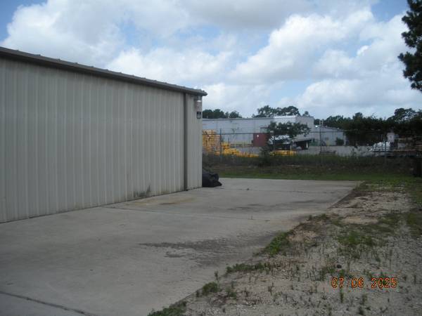 $7,200 / 6120ft2 - Light Manufacturing Commercial Building for lease (Conroe)63760507281537122
