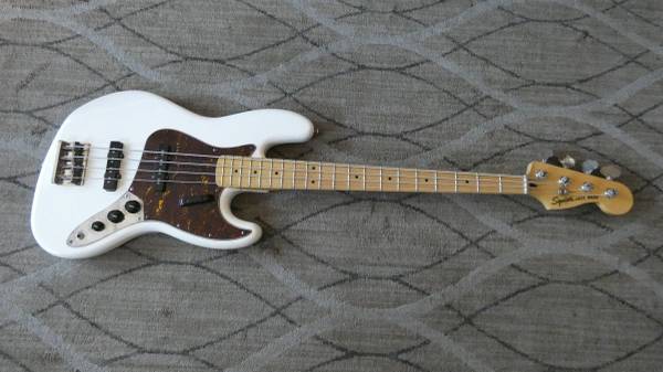 Squier Classic Vibe 60's Jazz Bass 1