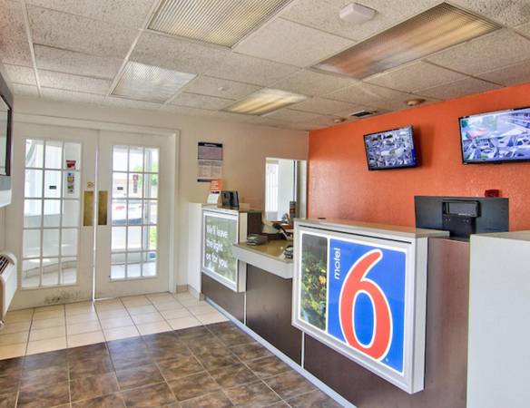$450 / 1br - Free Cable, WiFi, Sparkling Pool, Parking - FLAT WEEK LONG RATE! (Sacramento South & Elk Grove)64043836583043121