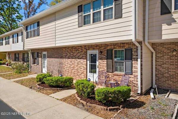 This is a townhome, not a condo with 1