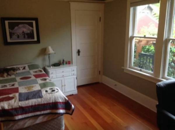 $1 / 2br - 2BR Renovated Craftsman in Historic Sellwood Neighborhood (Portland, OR)63914740273667124