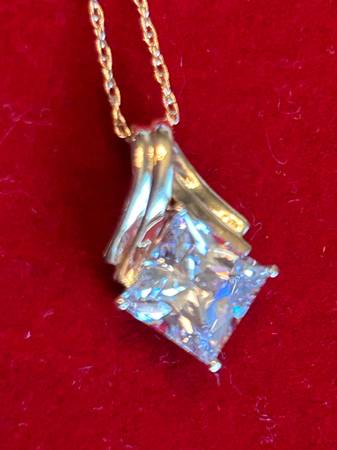 14K Gold Necklace With White Sapphire Gem Stone. 1