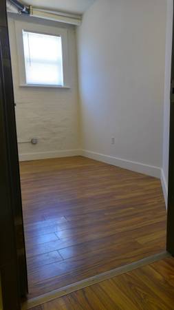 $995 Windowed Studio and Office for Creatives in Greenpoint (252J #205) (Greenpoint)64033632963713124