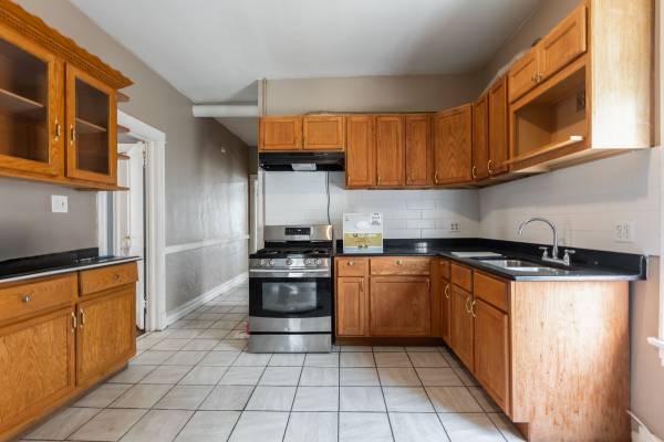 $1,650 / 3br - LARGE 3 Bed in PRIME Hermosa (Hermosa)63898857099907120
