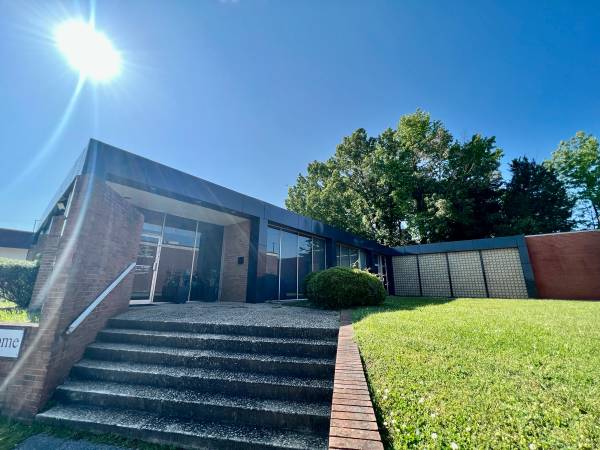 $3,000 / 3500ft2 - Office Building fir Lease (Greensboro)64027275638274120