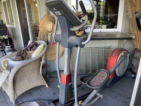 Elliptical workout machine $50 OBO 1