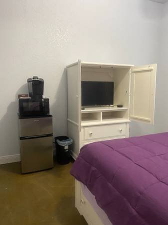 $850 / 1br - Private bedroom & bathroom in executive home (SW Palm Bay)63923537803395120