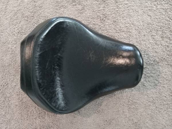 Yamaha V Star Stock Seat REDUCED 1