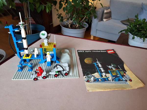 Vintage Lego set 483  Alpha-1 Rocket base 1