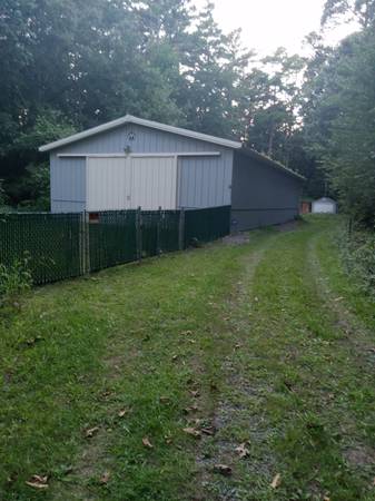 $1,200 Garage for Rent 30 x 30 (Creamridge)63676222800513122