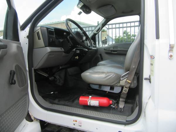 2009 Ford Super Duty F-750 - Photo 7