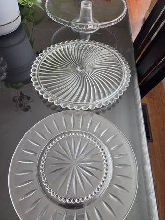 Free 3 platters/cake stand 1