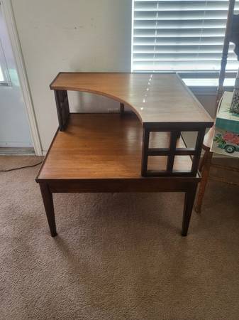 Vintage corner table 1