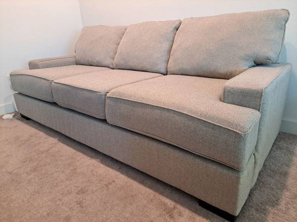 The sofa is in excellent condition 1