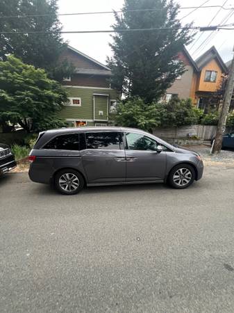 2015 Honda Odyssey Touring, odómetro 74,000 millas. - $20,000 (Seattle)63476026545537123