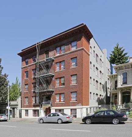 $1,025 / 340ft2 - Charming Studio in Early 1900's Brick Landmark ~ Submit Apps Now! (Downtown, PSU, Pearl District, Goose Hollow, SW Portland)63895124829570121