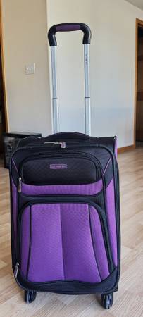Samsonite Expandable carry-on luggage, 4 Wheels 1