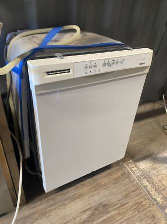 White Kenmore Dishwasher Ultra Wash Model #665.16042400 Used 1