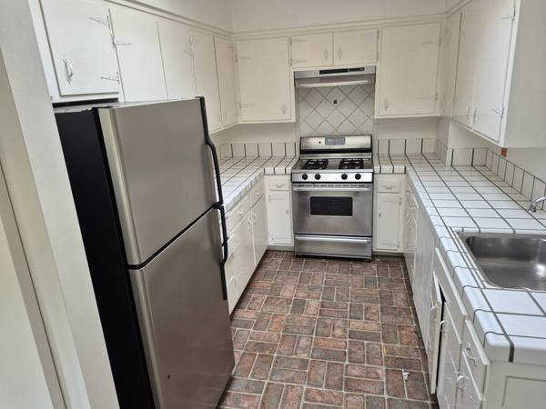 Whole kitchen full of cabinets 1