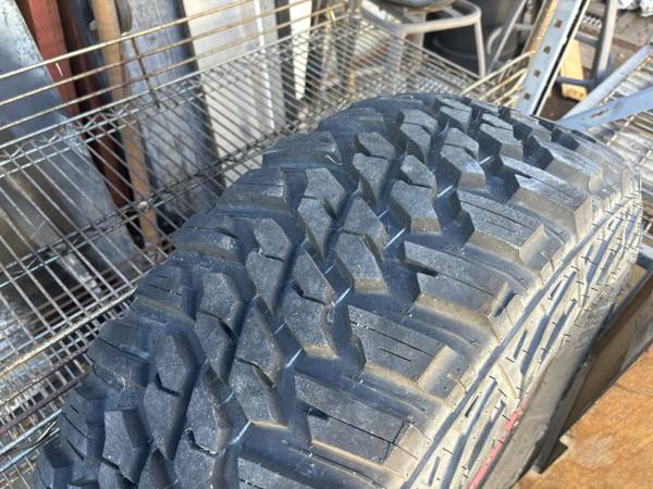 New 37/12.50/17 Kanati M/T With Free Beadlock 5on 5.5" 1