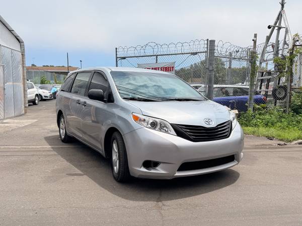 2015 Toyota Sienna LE ¡Furgoneta Hermosa! - $9,800 (Brooklyn)63654716849793120